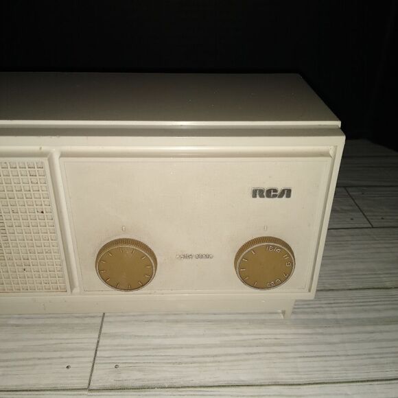RCA Vintage Solid State Radio RZA 205 Model Broadcast Receiver - Picture 4 of 11